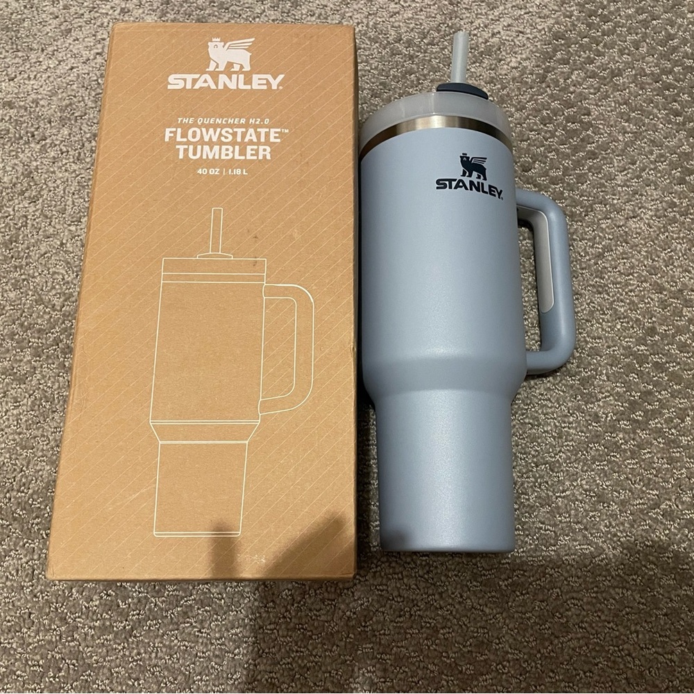 Stanley 40oz Flowstate Tumbler